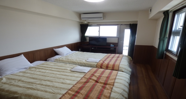 ミニキッチン付きで長期滞在に便利